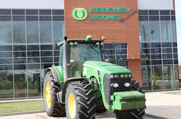 John Deere 8430