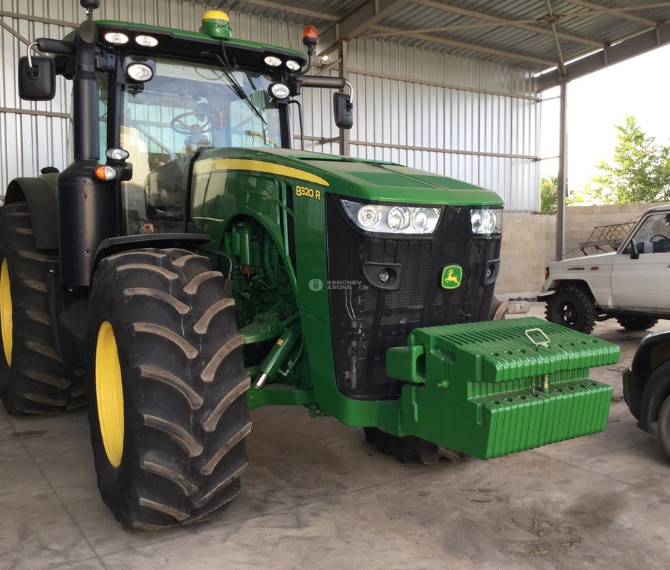 John Deere 8320R